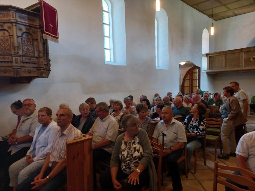 Buchlesung - viele Gäste kamen in die Kirche